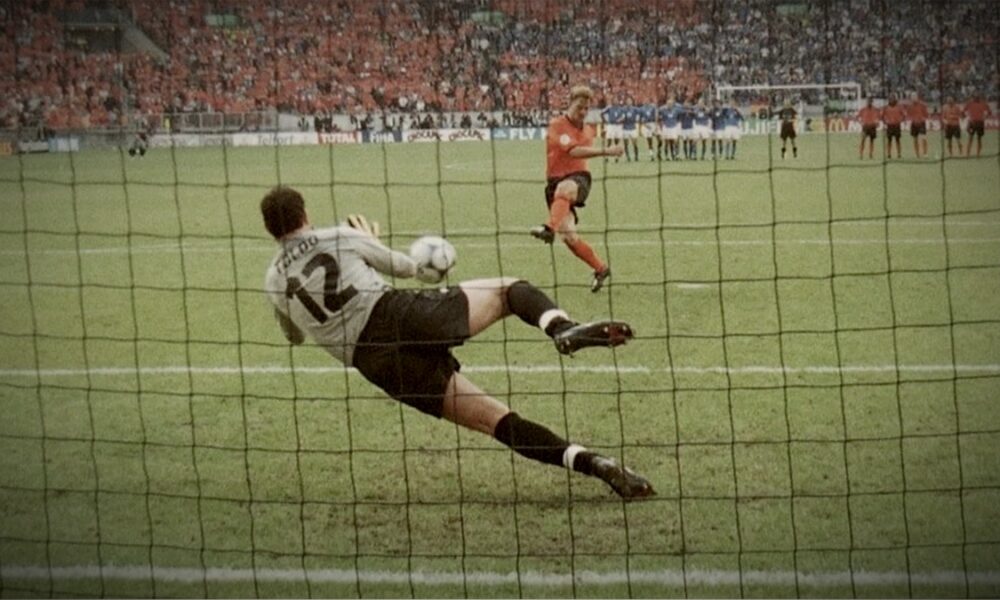 29 giugno 2000: Totti e Toldo regalano all’Italia la finale dell’Europeo (VIDEO)