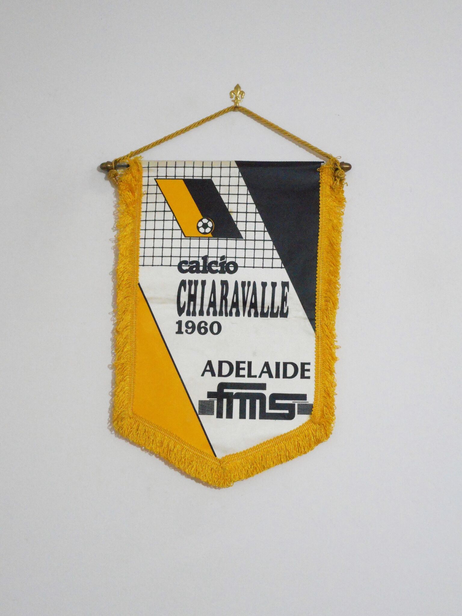 Il gagliardetto dell'Adelaide Nicastro