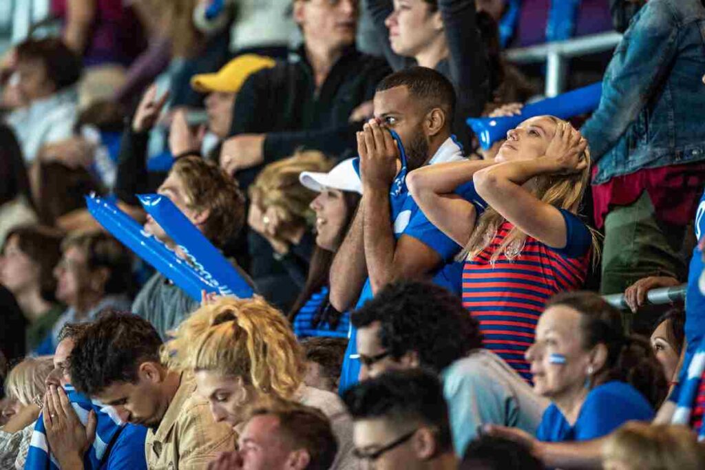 Tifosi disperati sugli spalti