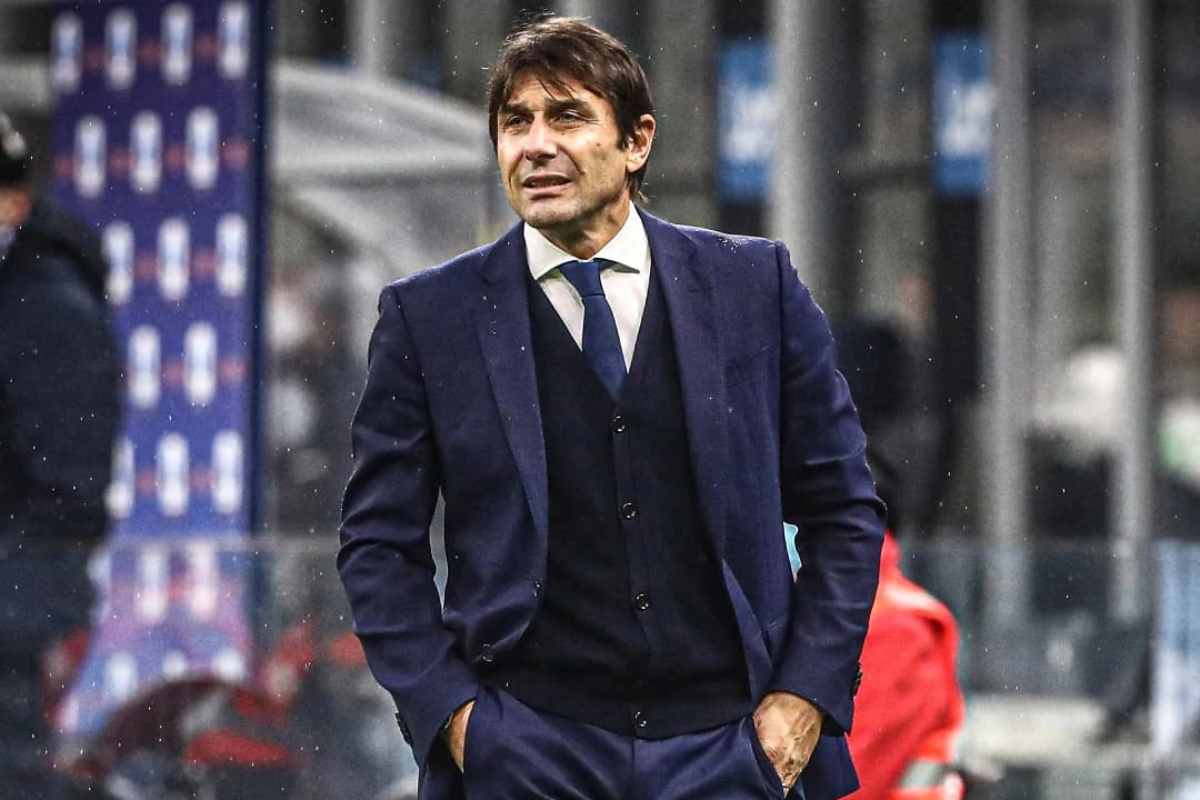 Conte prende un centrocampista