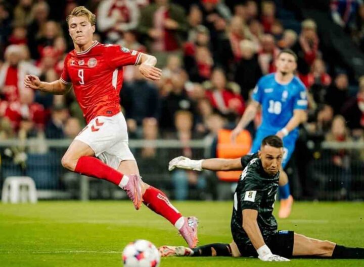 Hojlund con la maglia della Danimarca