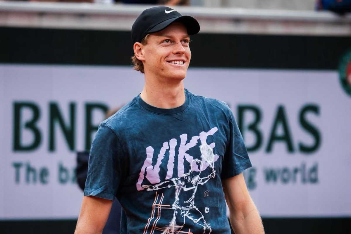 Sinner scherza a Riad 