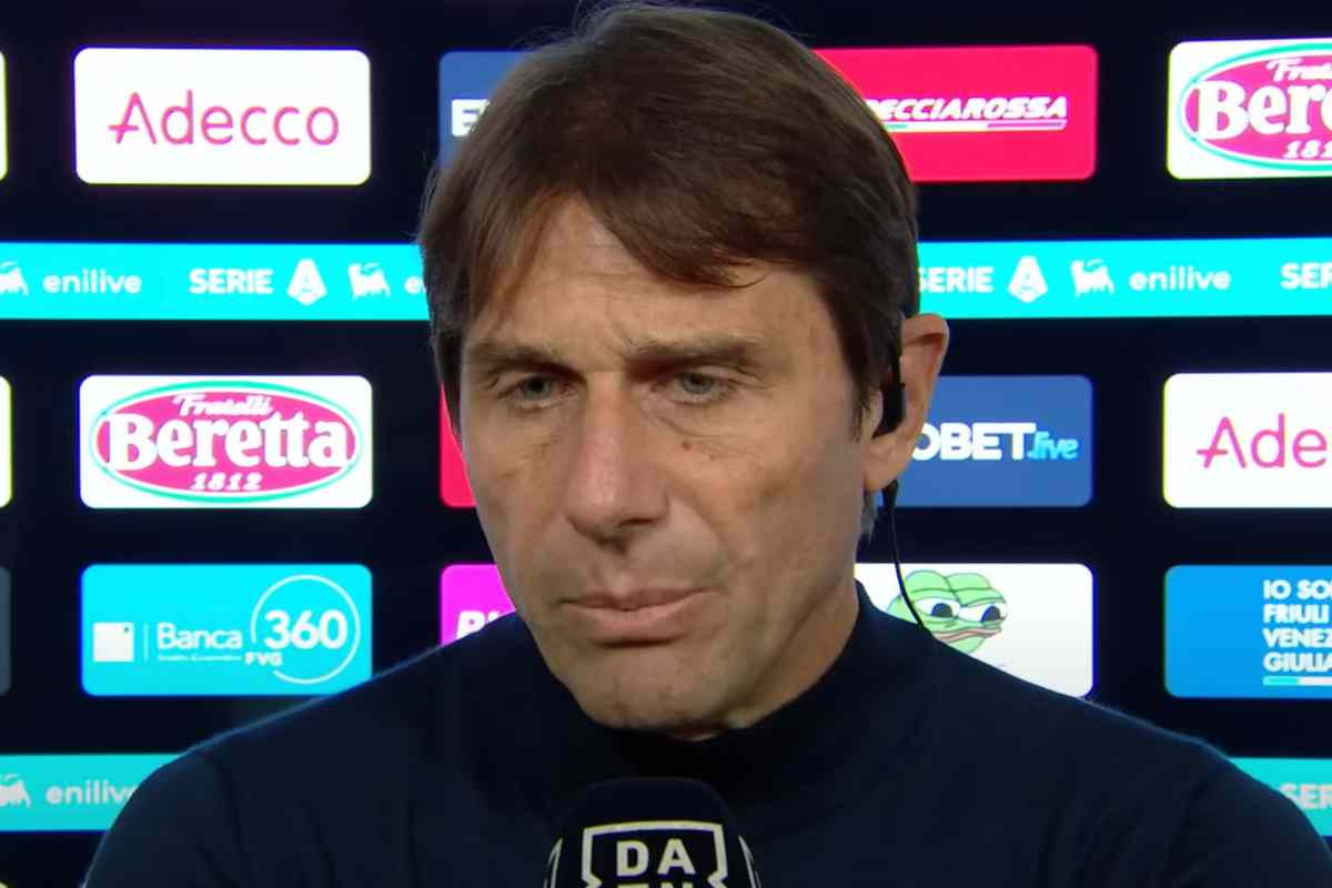 Bufera Napoli, spogliatoio a pezzi: Conte non perdona nessuno Bufera Napoli, spogliatoio a pezzi: Conte non perdona nessuno