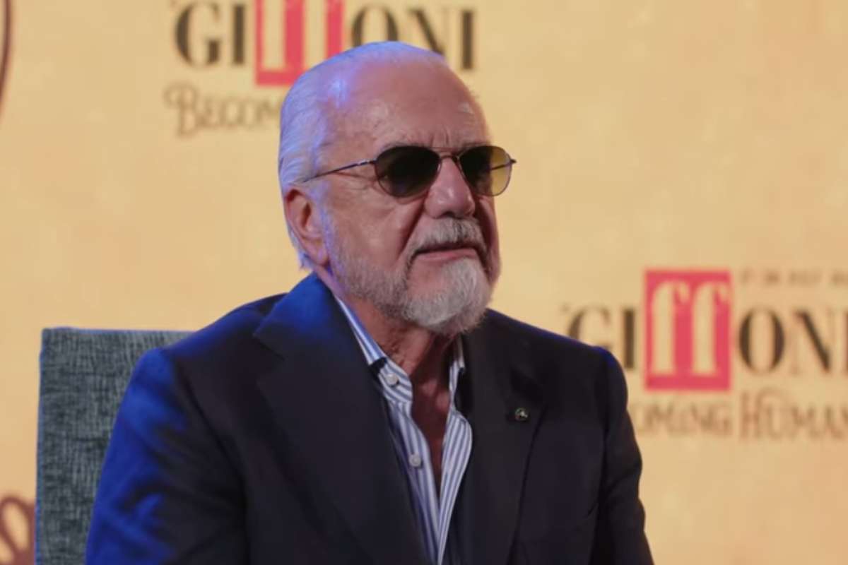 Napoli, accordo e firma: De Laurentiis manda Conte su tutte le furie Napoli, accordo e firma: De Laurentiis manda Conte su tutte le furie