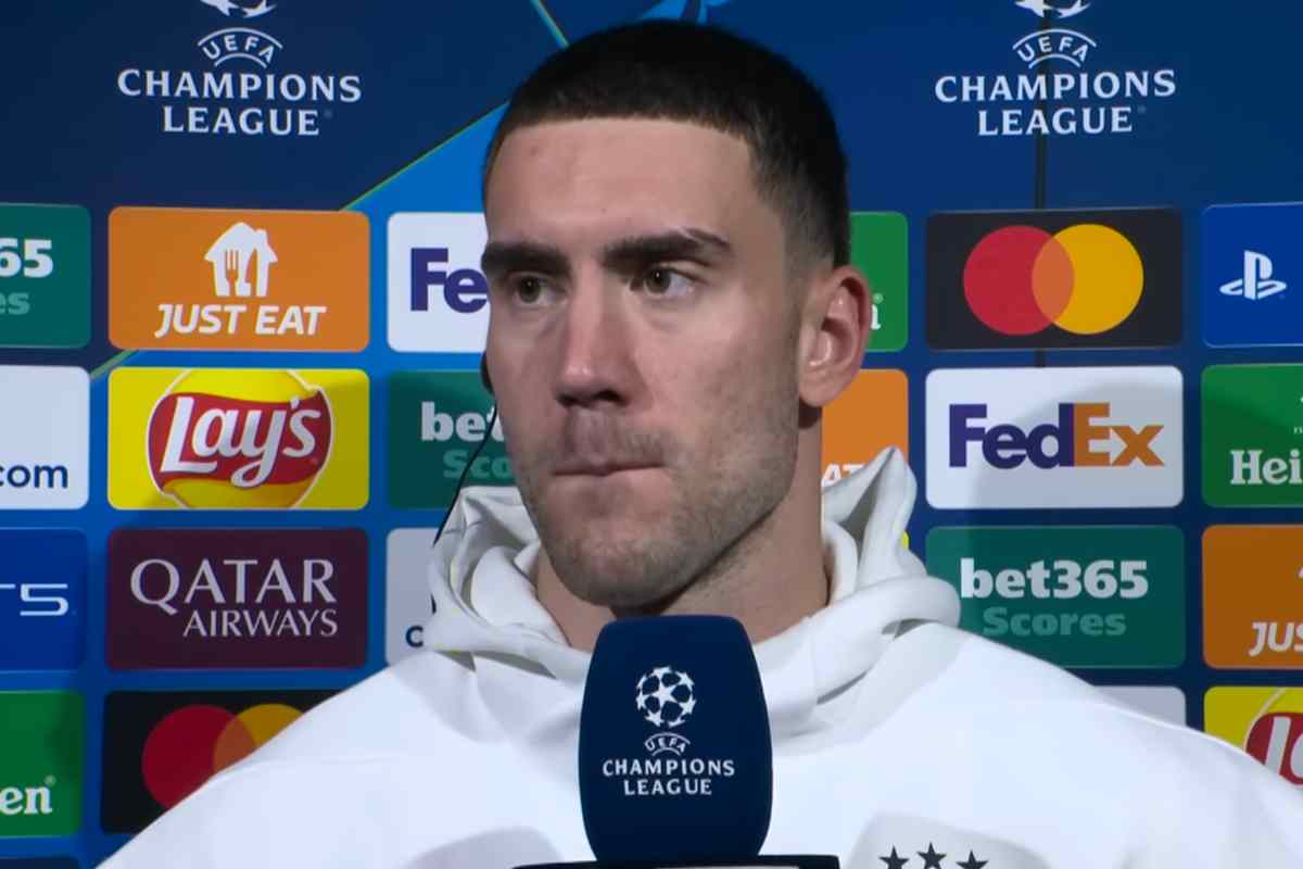 Vlahovic inguaia la Juventus: cacciato via da Spalletti Vlahovic inguaia la Juventus: cacciato via da Spalletti