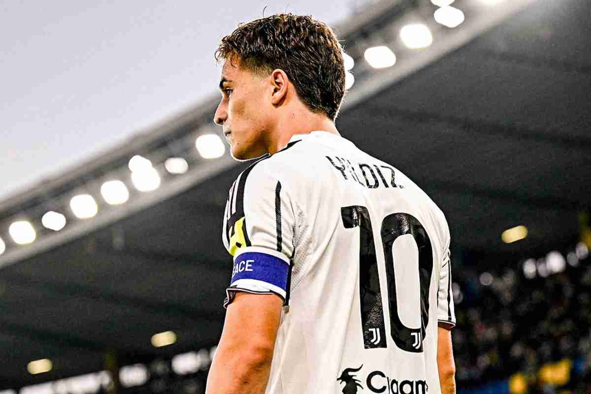 Kenan Yildiz con la maglia della Juventus
