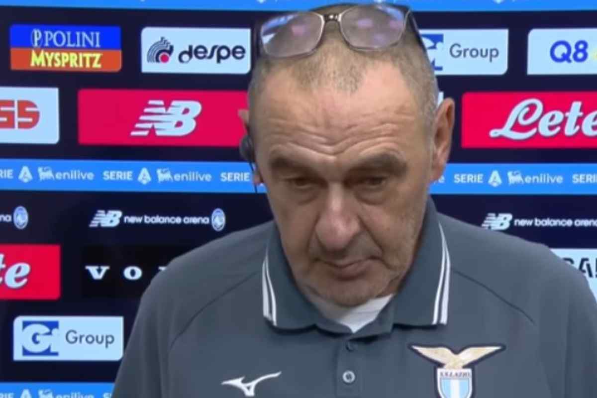 Maurizio Sarri a testa bassa