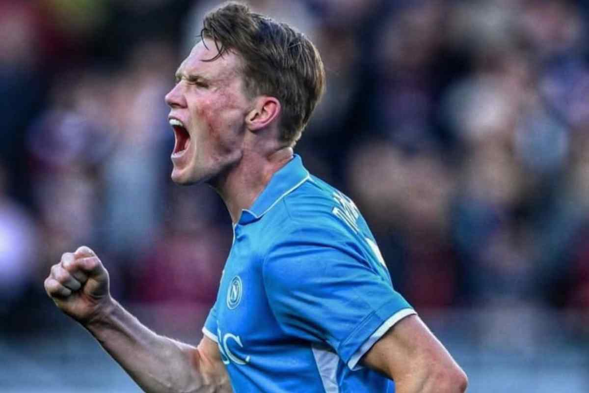 Scott McTominay esulta dopo un gol