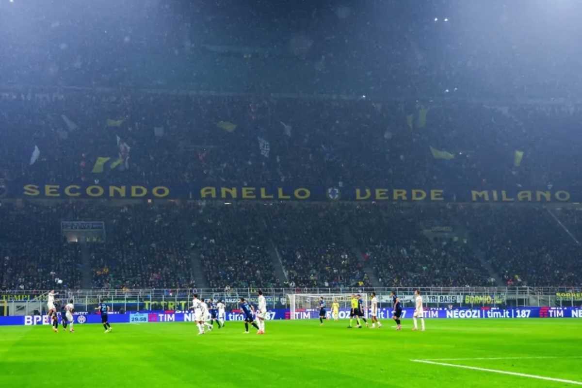 Che stangata per l’ex Inter, 6 mesi di squalifica: insulti pesanti a Messi Che stangata per l’ex Inter, 6 mesi di squalifica: insulti pesanti a Messi