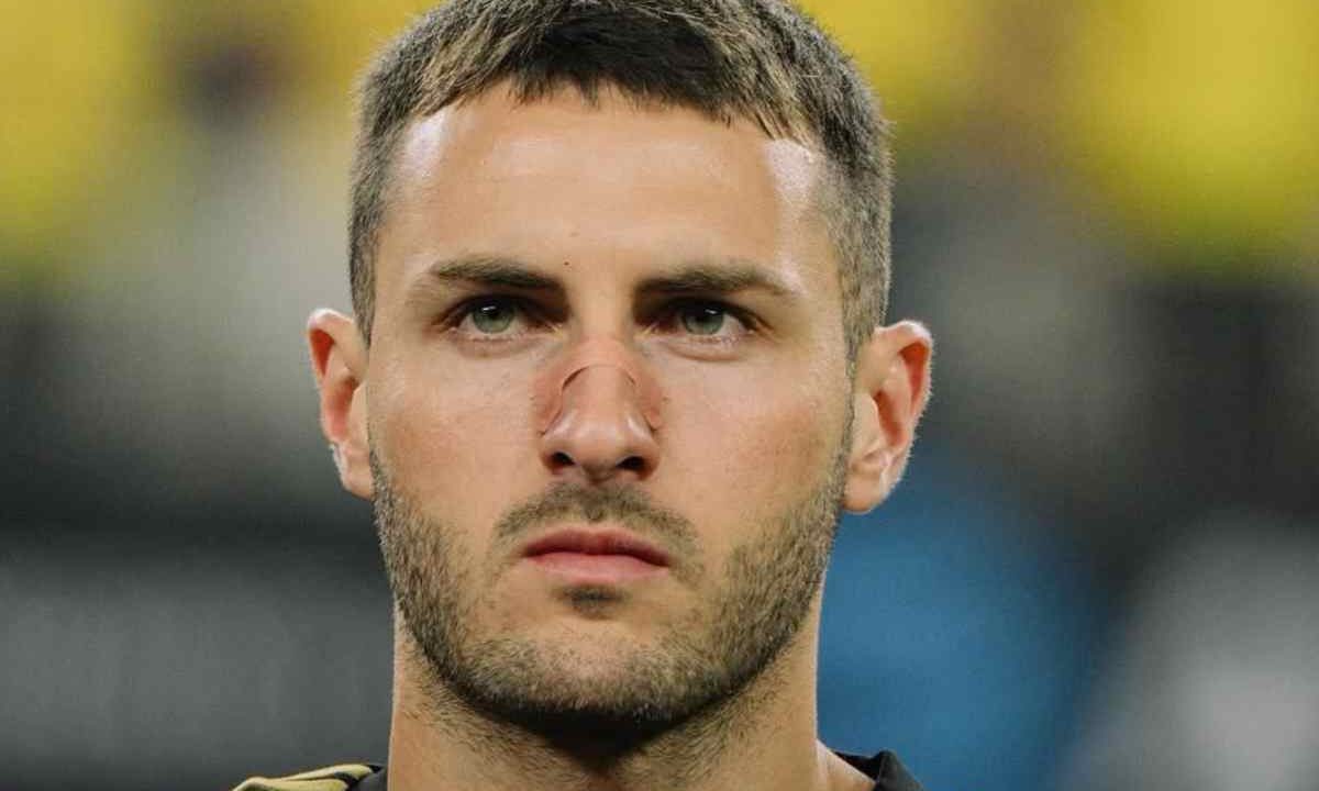 Santiago Gimenez in primo piano